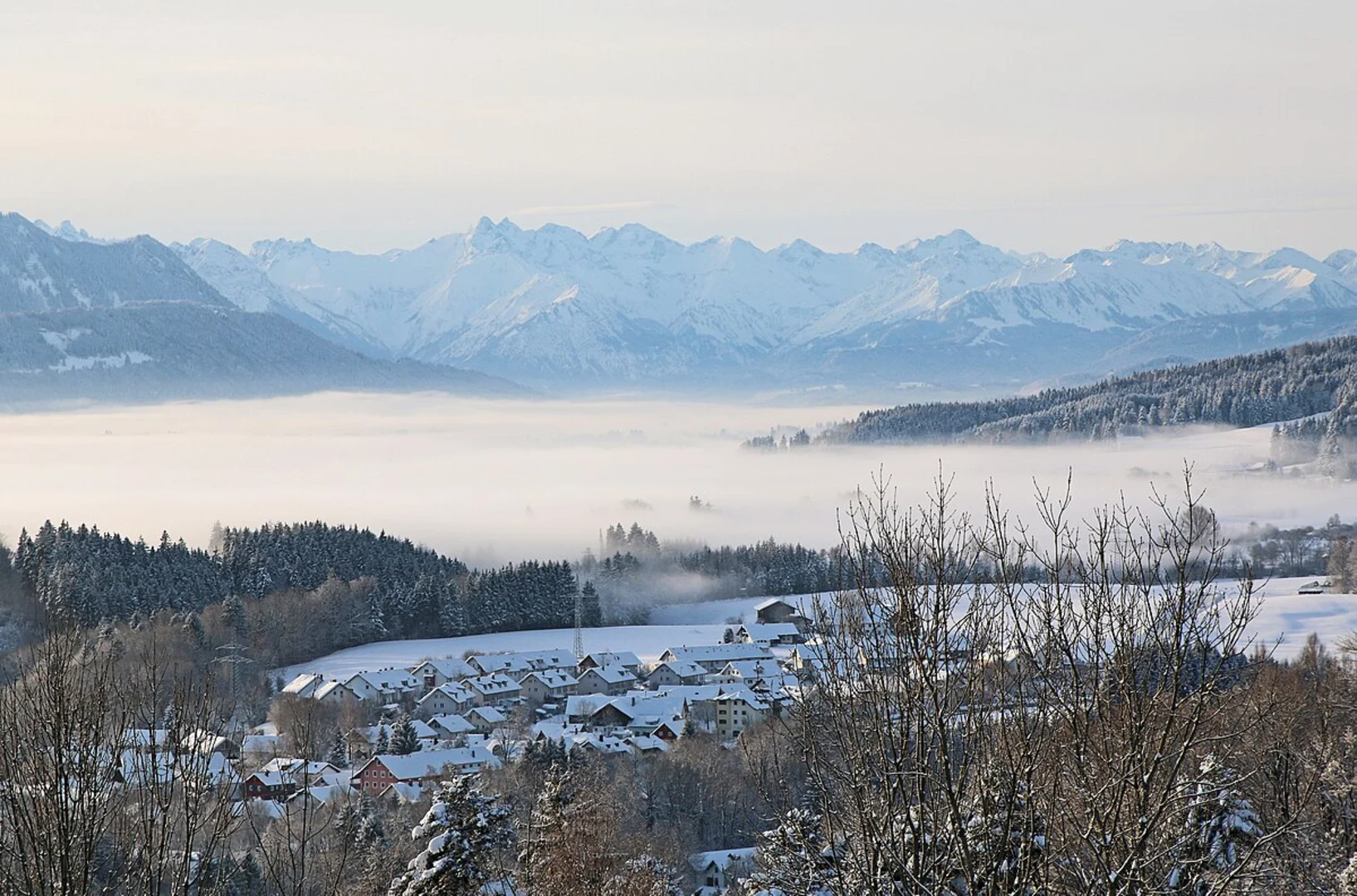 An image depicting the trail Weissach via Oberallgaeuer Rundwanderweg and its surrounding area.