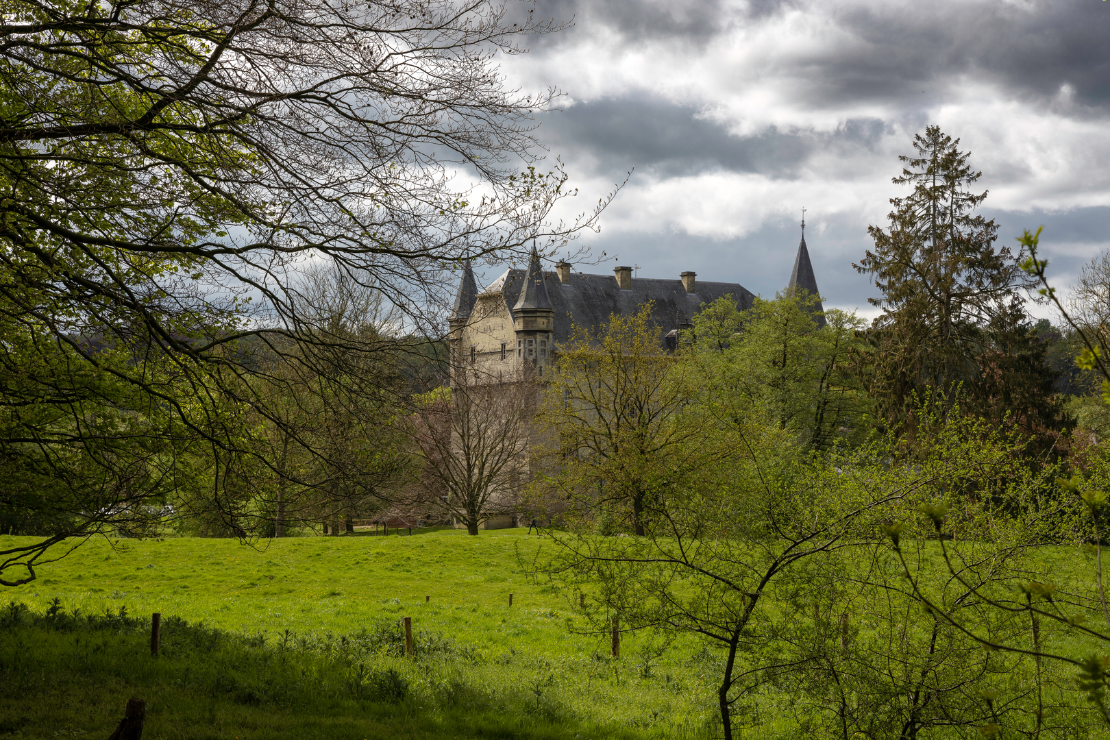 An image depicting the trail Kasteel Schaloen, Gerendal and Ruine Biebosch via Goris Weg and its surrounding area.