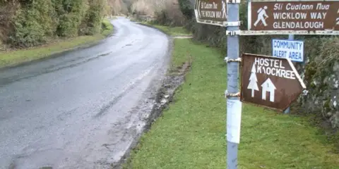 An image depicting the trail Wicklow Way - Knockree to Marlay Park and its surrounding area.