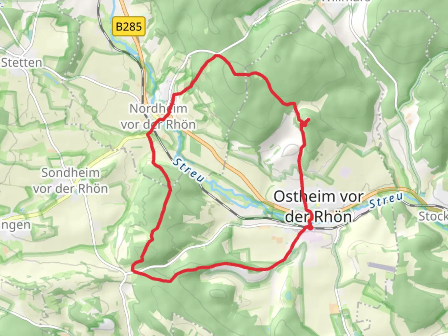 An image depicting the trail Ostheim voor der Rhon Loop via Konigsburg and its surrounding area.