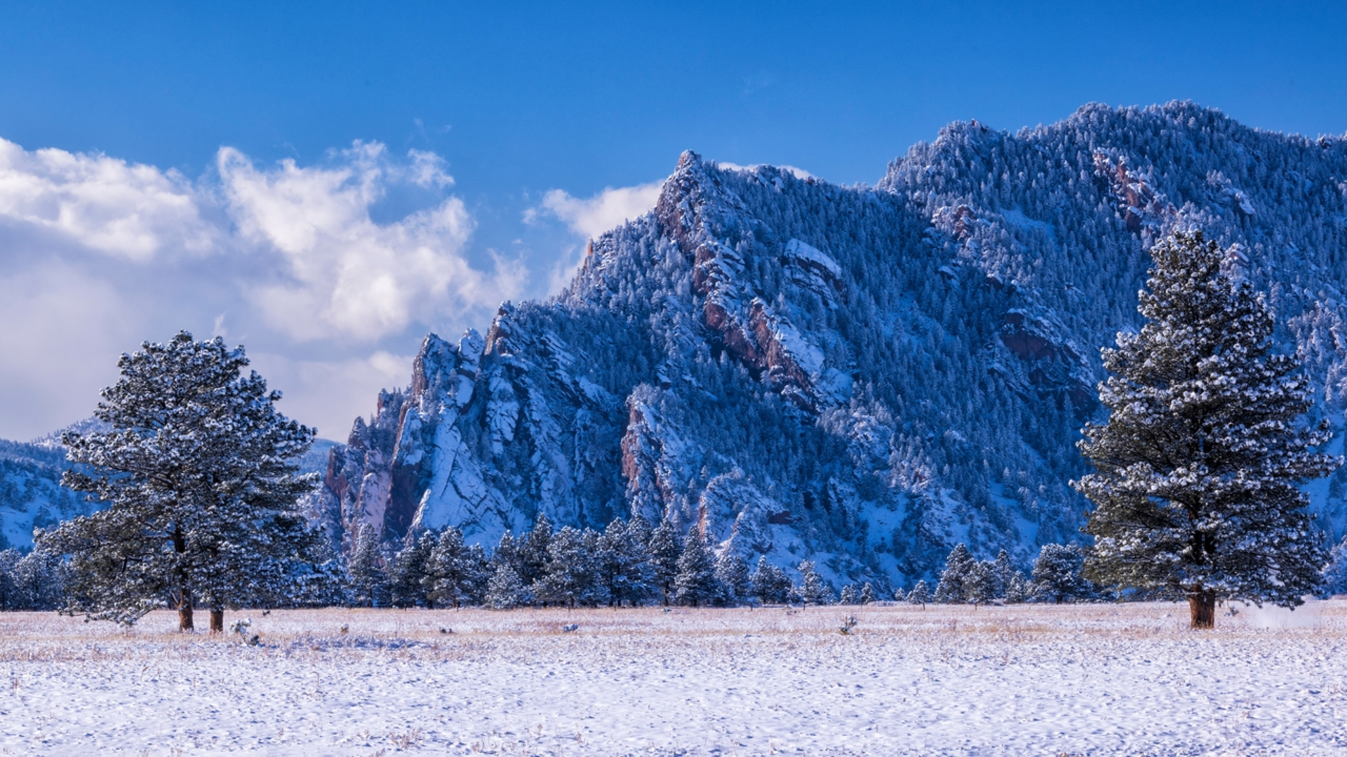 An image depicting the trail Eldorado Canyon Trail and its surrounding area.