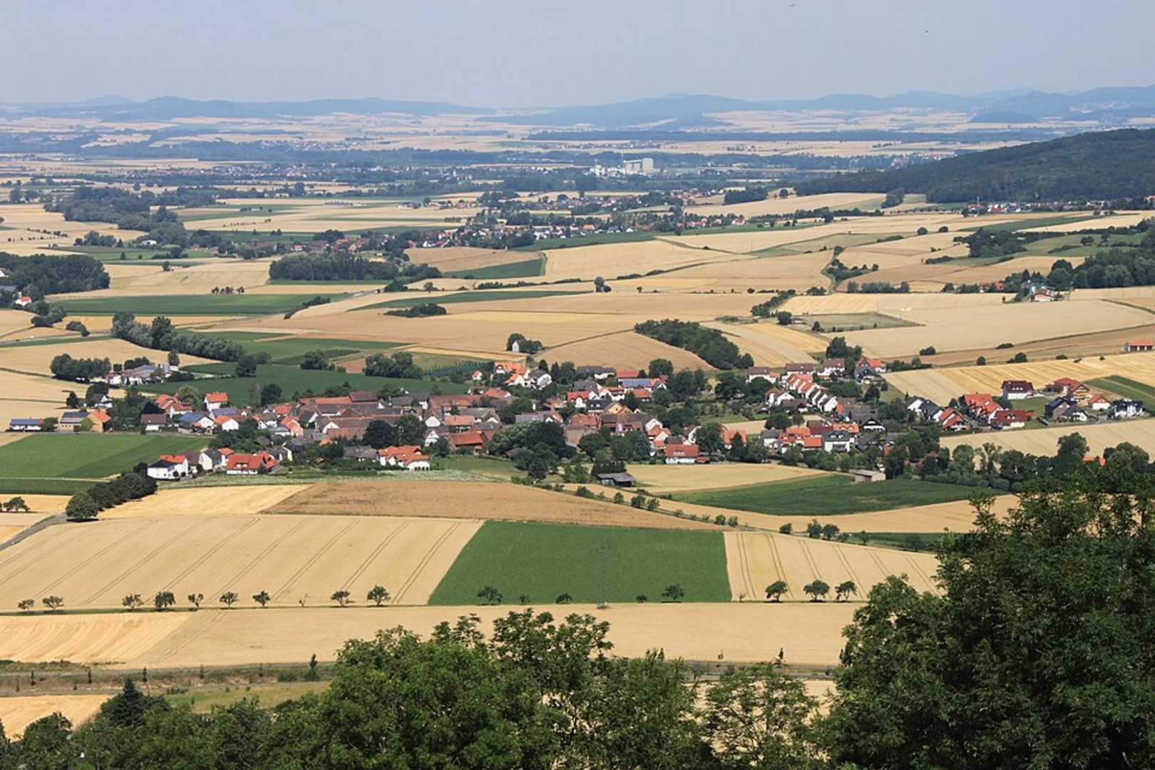 An image depicting the trail Döppelbalken Mercatorweg and Kaiserberg Rundweg O Naturpfad and its surrounding area.