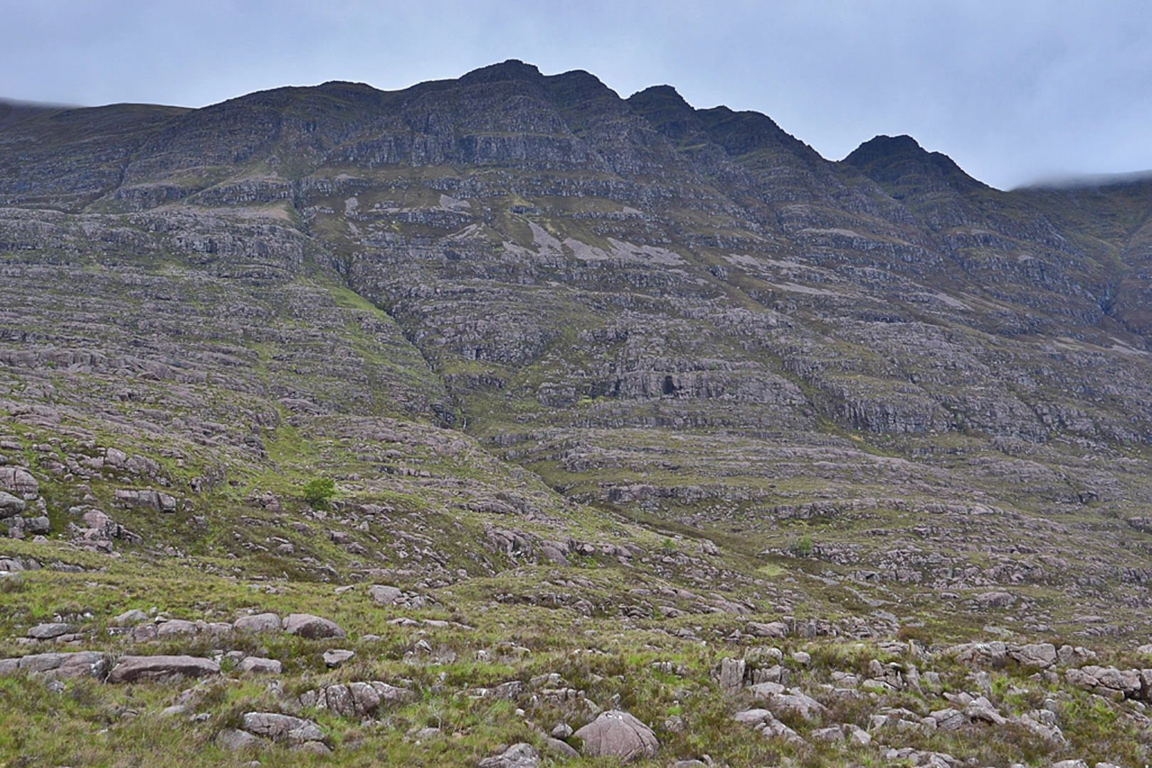 An image depicting the trail Spidean a' Choire Lèith - Liathach and its surrounding area.