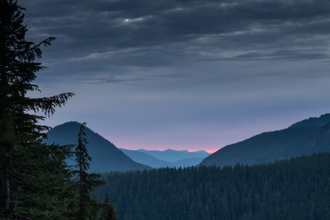 An image depicting the trail Rampart Ridge Loop Trail and its surrounding area.
