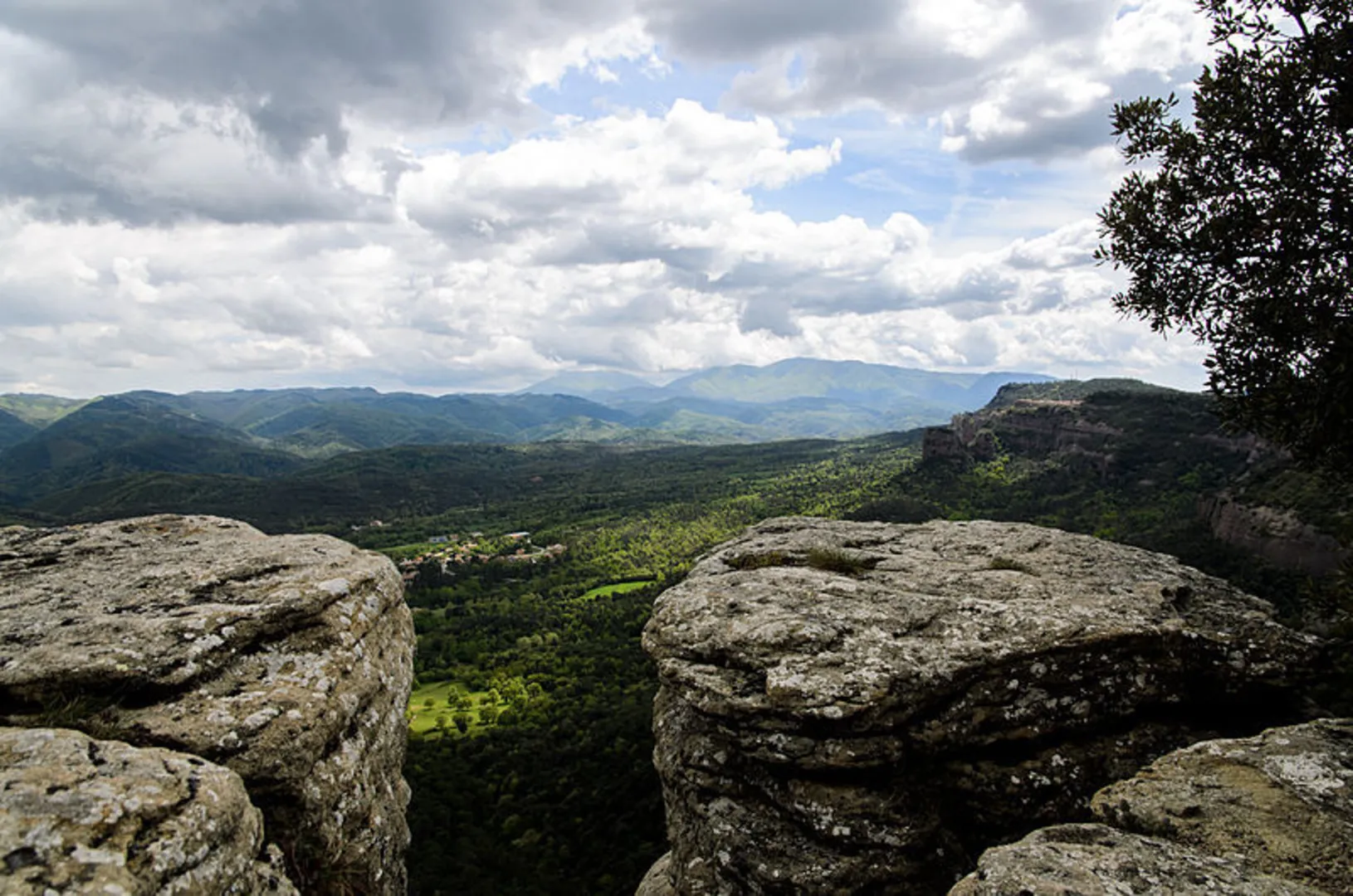 An image depicting the trail The Puig del Far SL C 122 and its surrounding area.