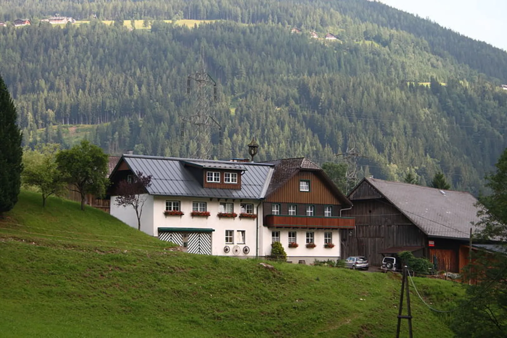 An image depicting the trail Halserberg-Rittisberg and its surrounding area.