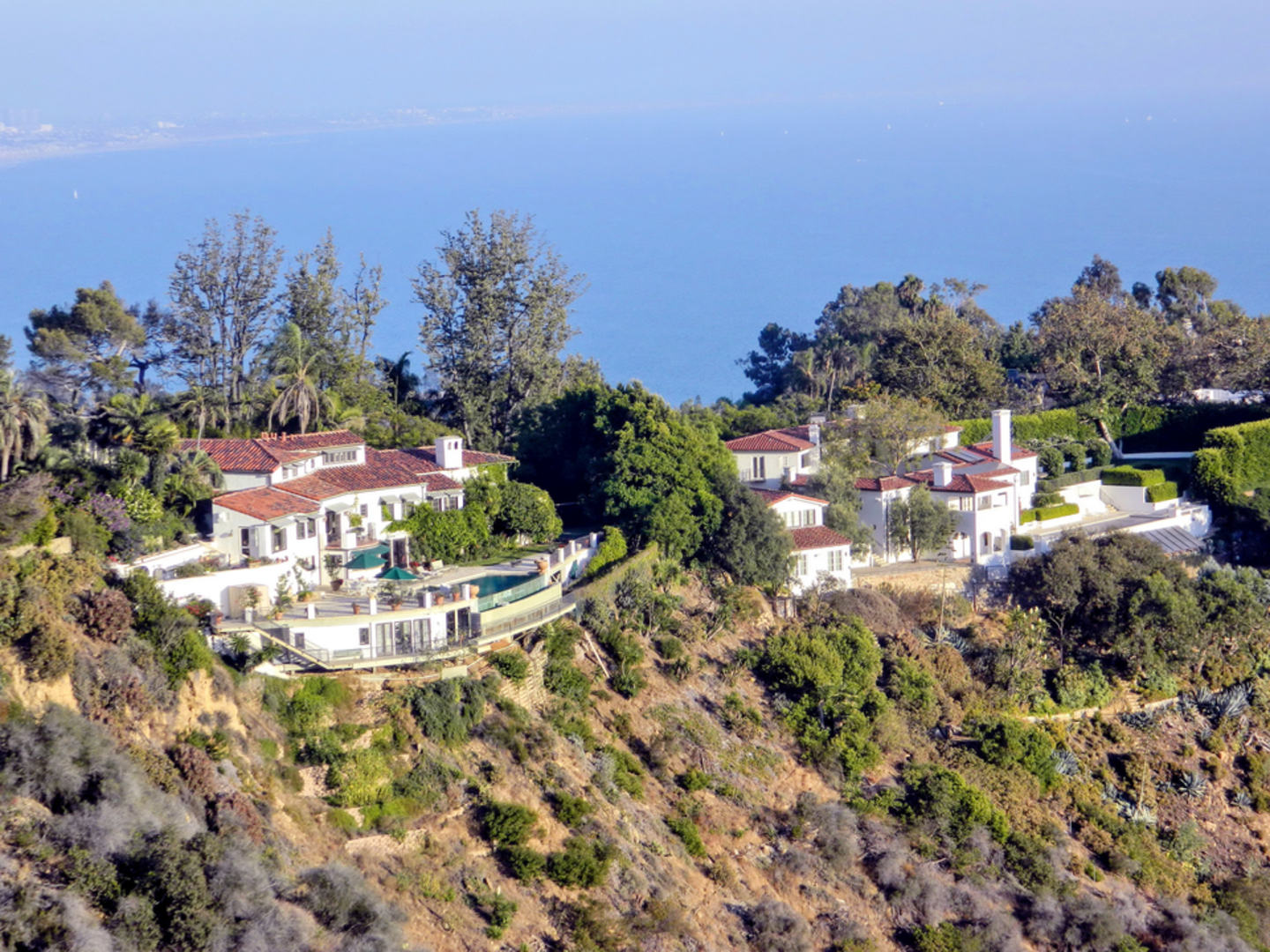 An image depicting the trail Los Liones Day Use Trail and its surrounding area.