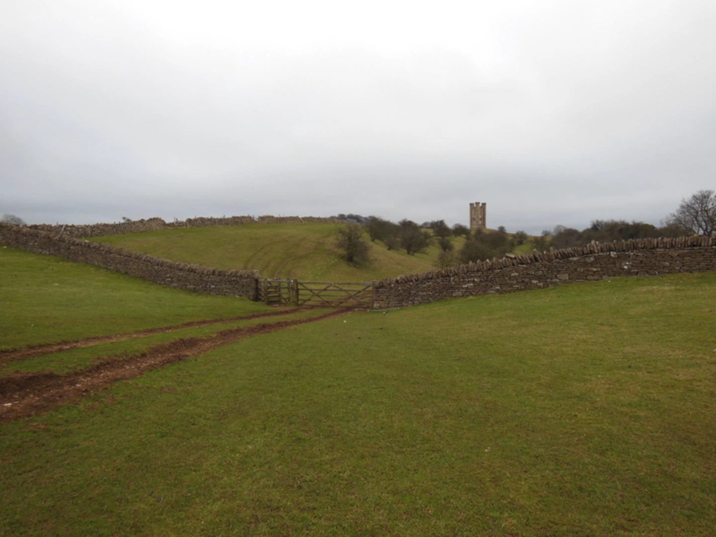 An image depicting the trail Broadway Tower Country Park Walk and its surrounding area.