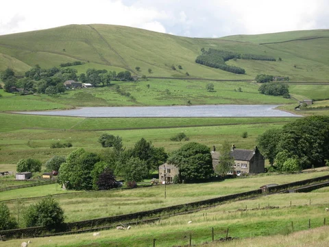 Upper Castleshaw Reservoir and Castleshaw Reservoir and Crompton Circuit
