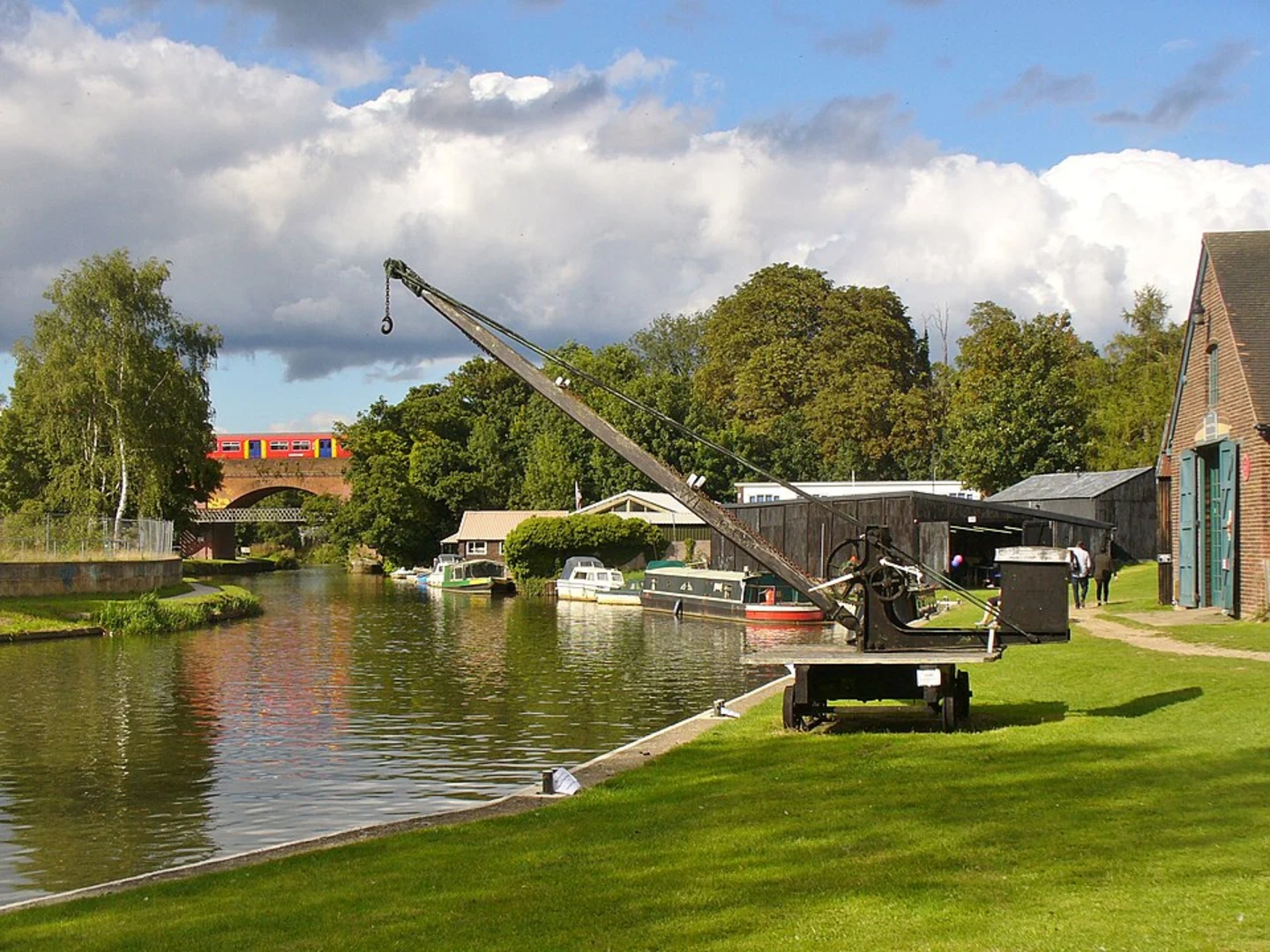 An image depicting the trail Guildford to West Byfleet Walk and its surrounding area.