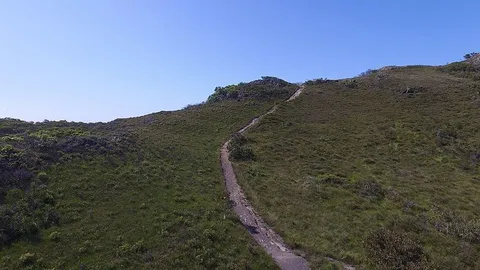 An image depicting the trail Emu Mountain Summit Walk and its surrounding area.