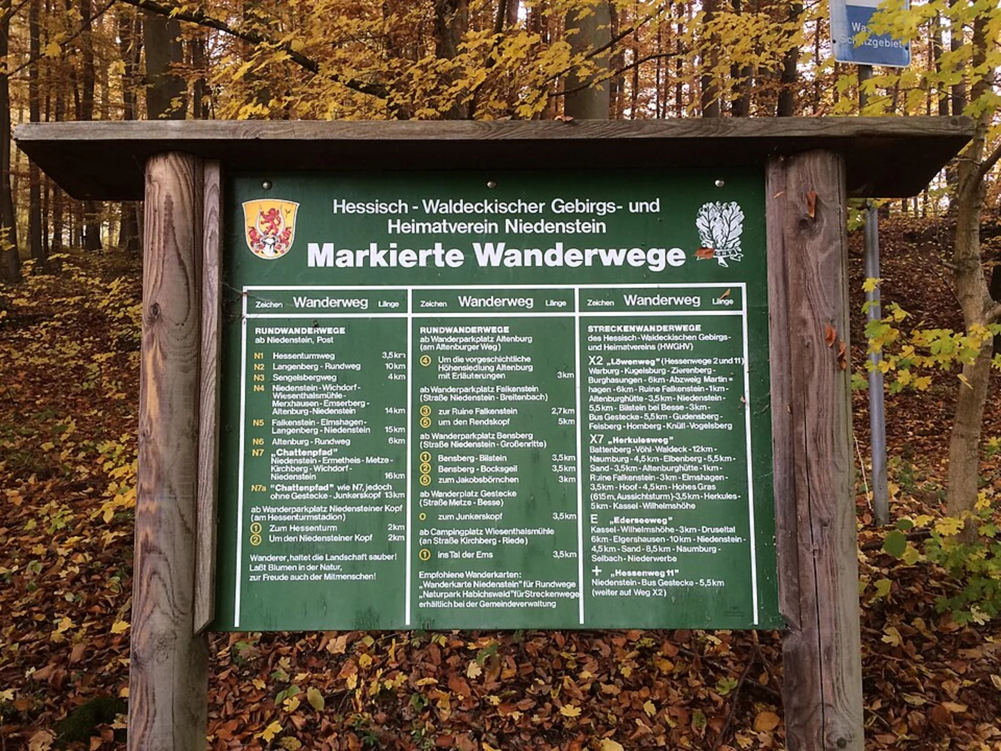 An image depicting the trail Hessenturm Loop and its surrounding area.