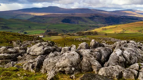An image depicting the trail Pennine Bridleway and its surrounding area.