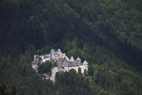 An image depicting the trail Ringberg Walk and its surrounding area.