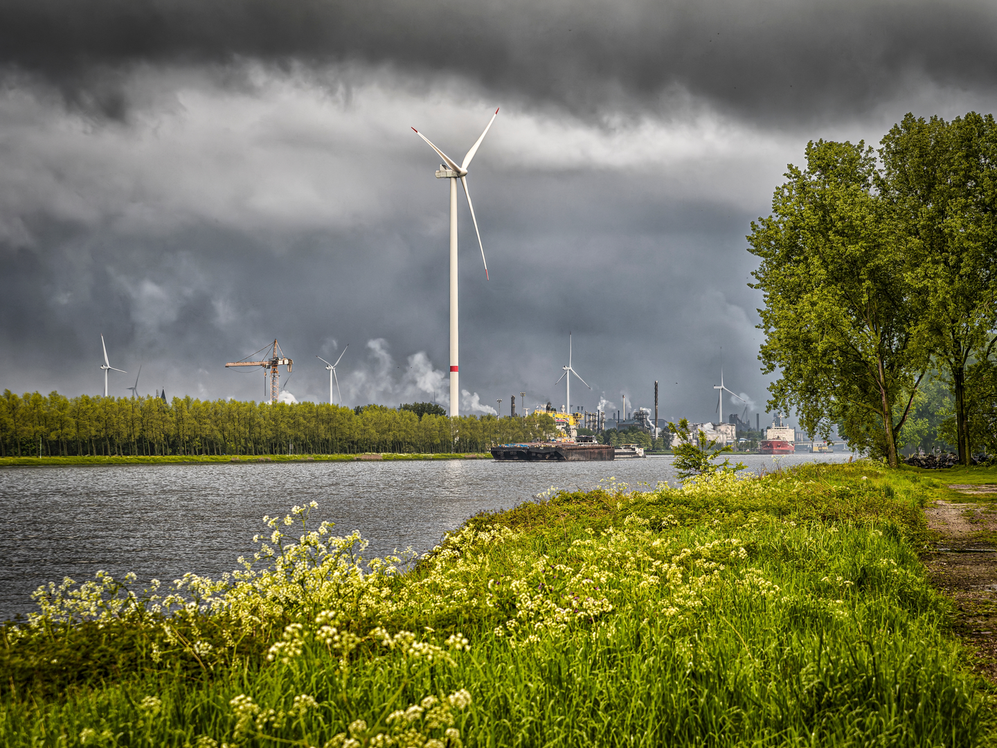 An image depicting the trail Terneuzen to Hulst via Kapellebrug, Fort Sint Joseph and Axelse Kreek and its surrounding area.