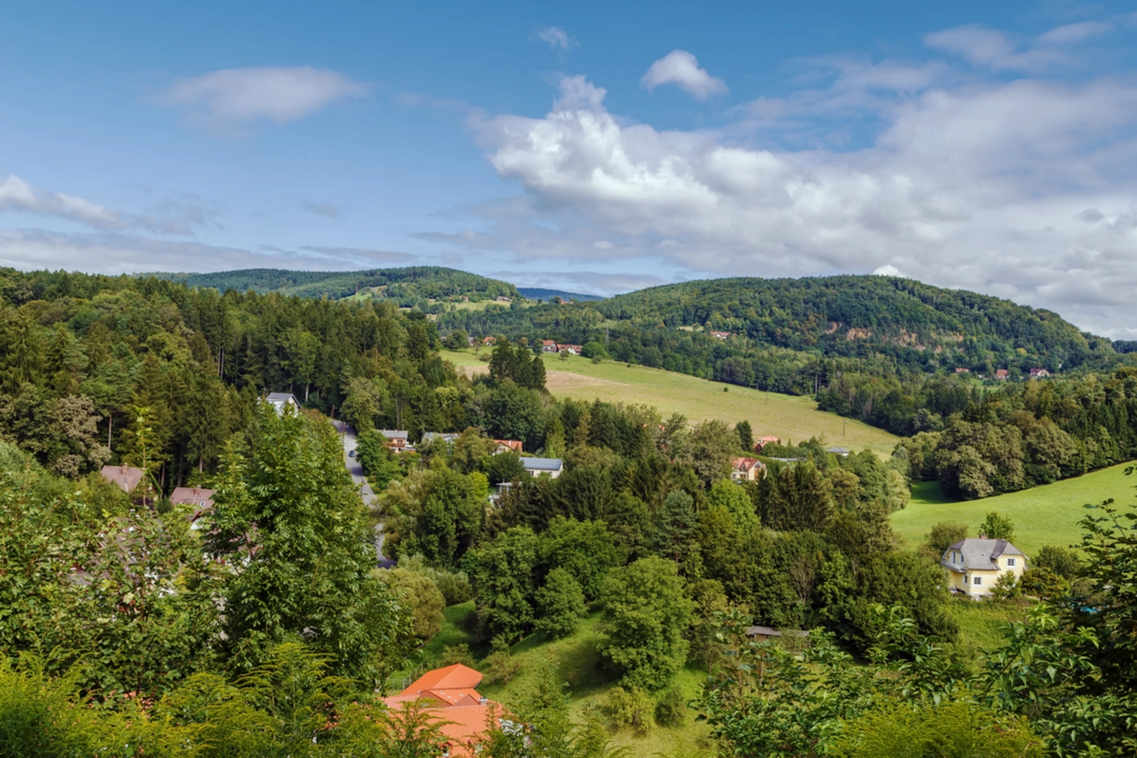 An image depicting the trail Schaftal to Stiftingtal Valley and its surrounding area.