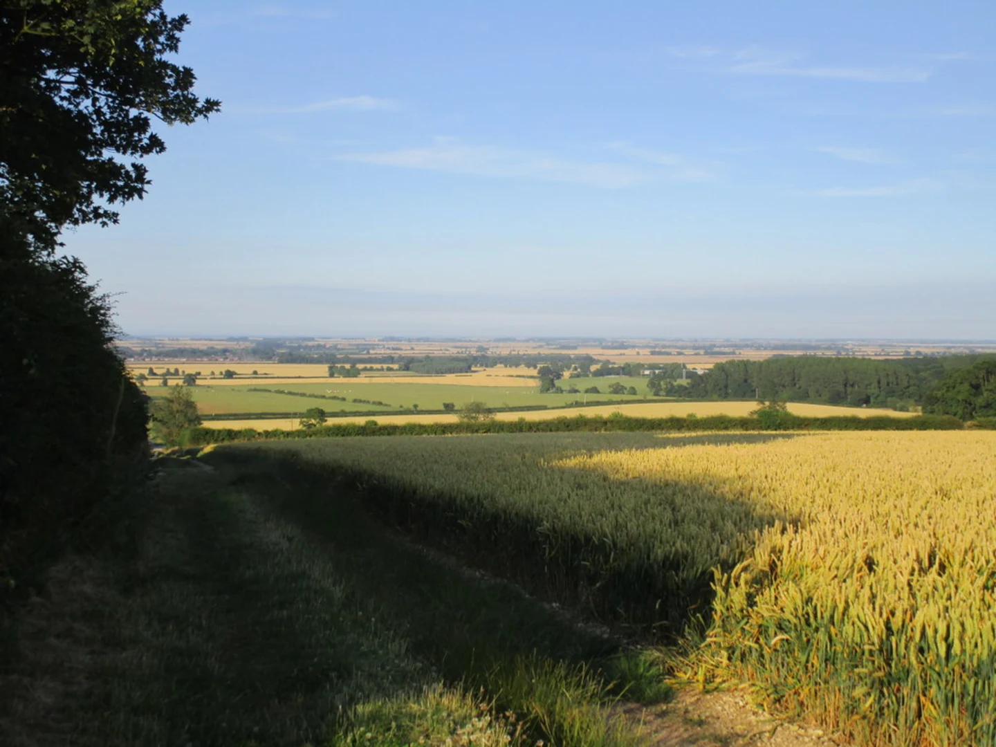 An image depicting the trail Hawerby Cum Beesby Park and its surrounding area.