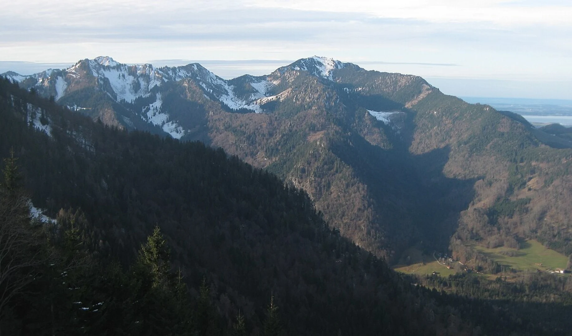An image depicting the trail Wasserwandl Wasserfall and Hinteralm Loop via Wanderweg 56 - Hochfelln and its surrounding area.