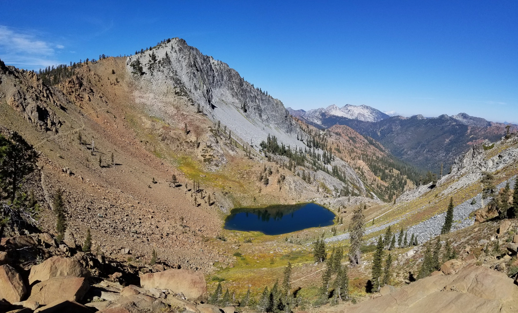 An image depicting the trail Four Lakes Loop via Little Stonewall Pass and Stoney Ridge Trail and its surrounding area.