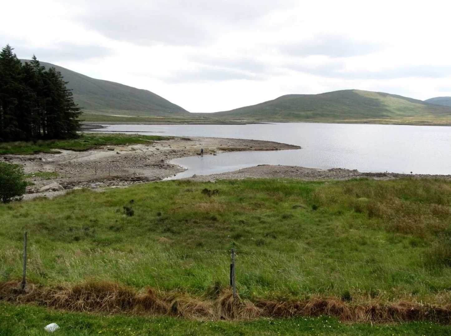 An image depicting the trail Spelga Dam Walk and its surrounding area.