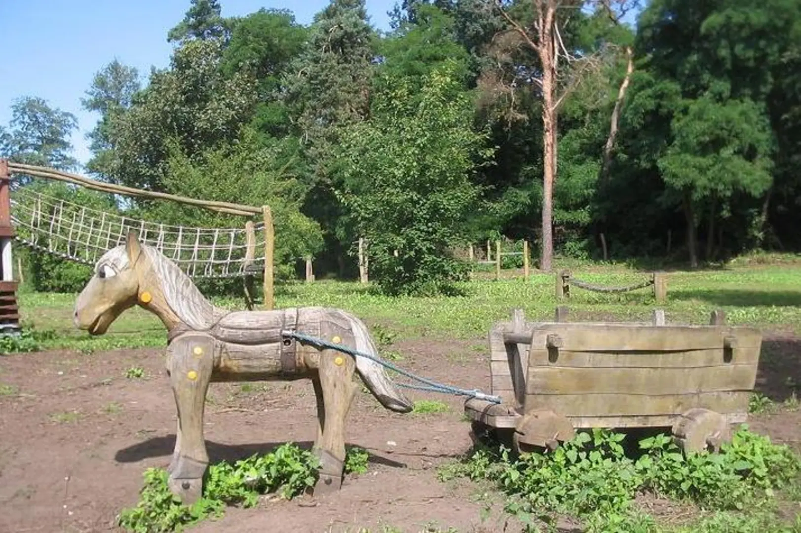 An image depicting the trail Schildhorn, Karlsberg and NSG Pechsee and Barssee Loop and its surrounding area.