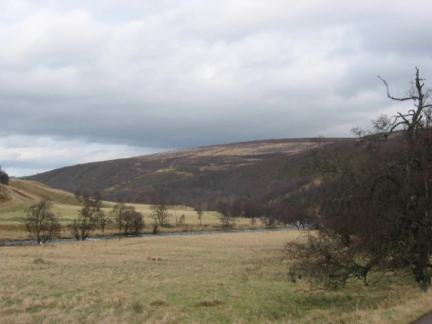 An image depicting the trail Glen Brown and Ailnack Ravine from Tomintoul and its surrounding area.