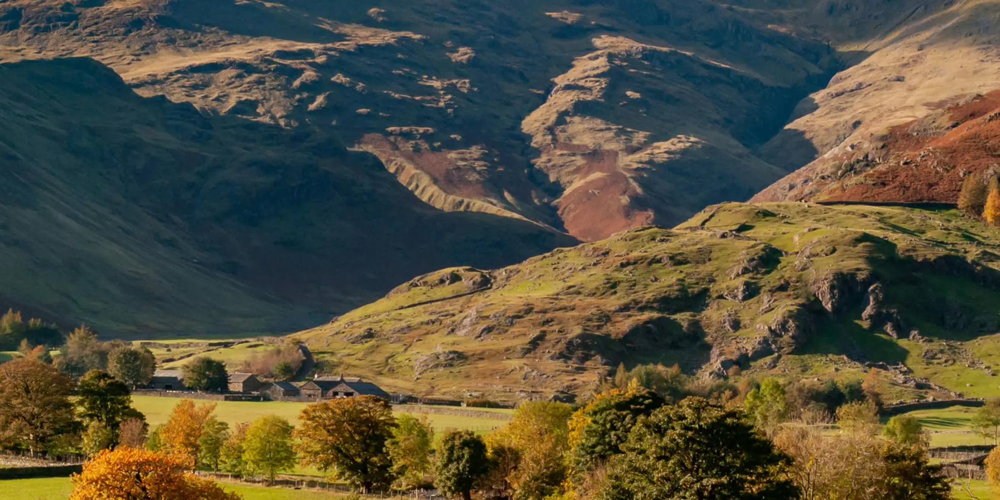An image depicting the trail Bowfell and Rossett Pike Loop and its surrounding area.