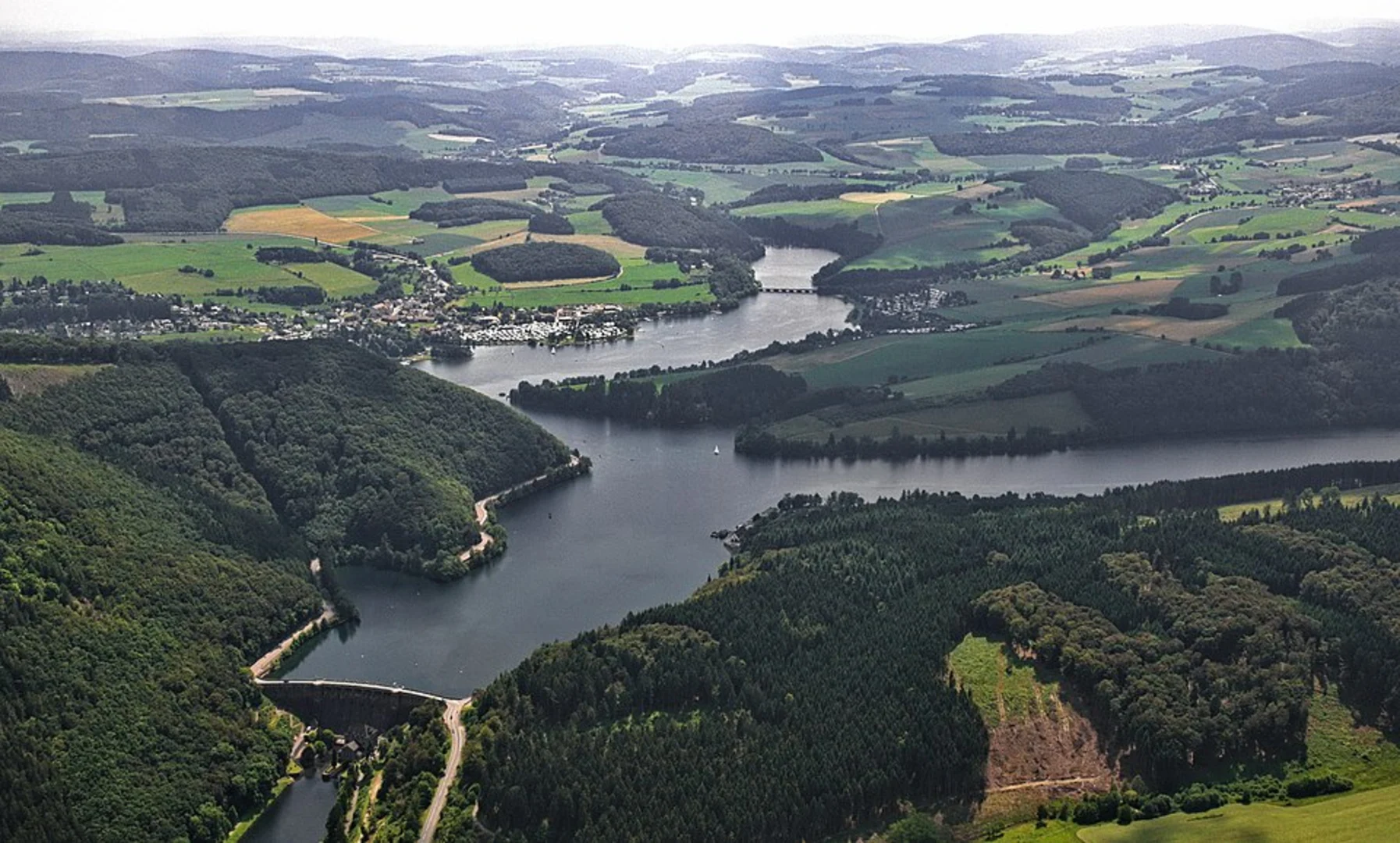 An image depicting the trail Diemelsee via Heringhausen and its surrounding area.