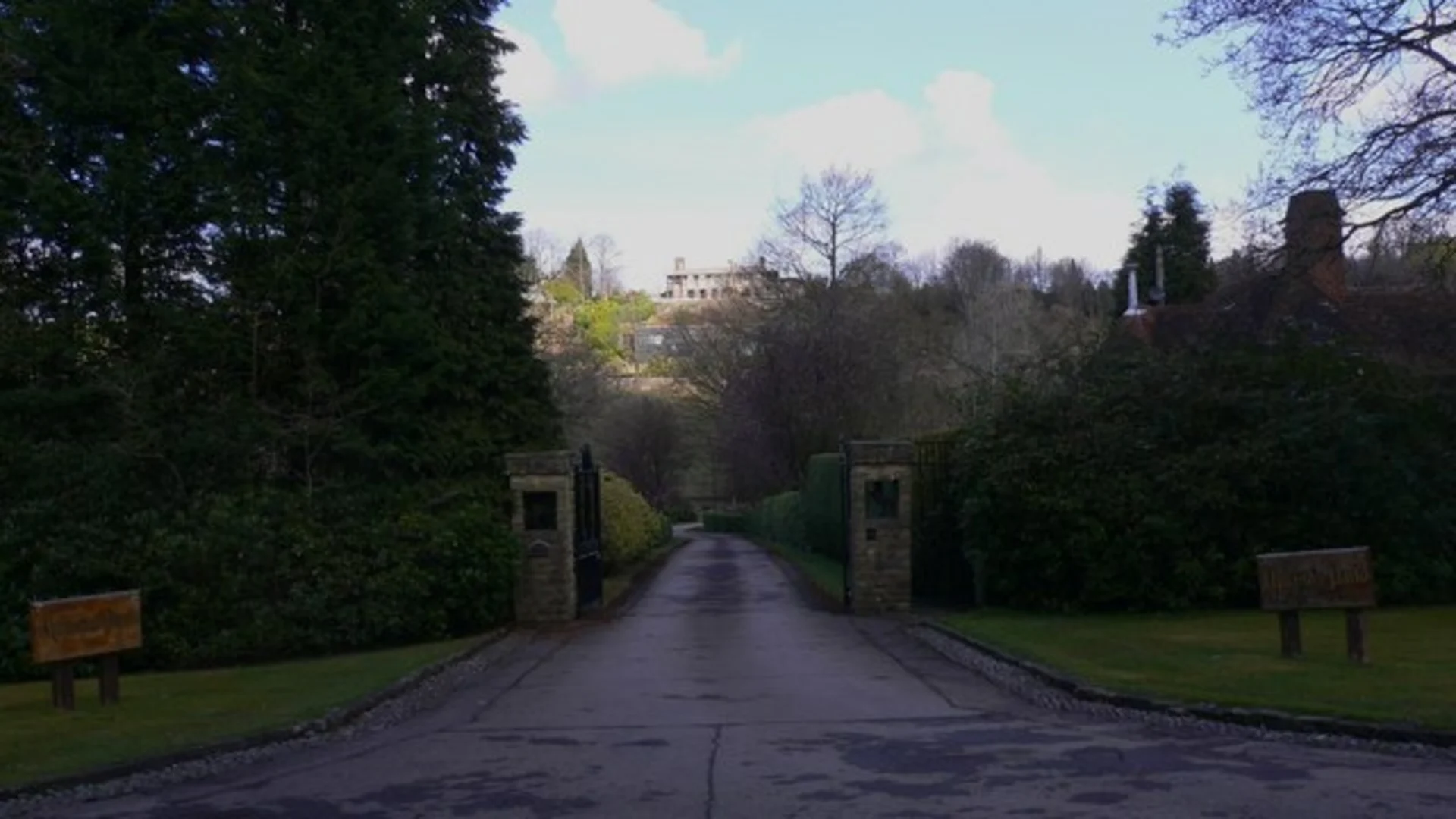 An image depicting the trail Royal Brook, Beech Hill and Furzefield Wood Loop and its surrounding area.