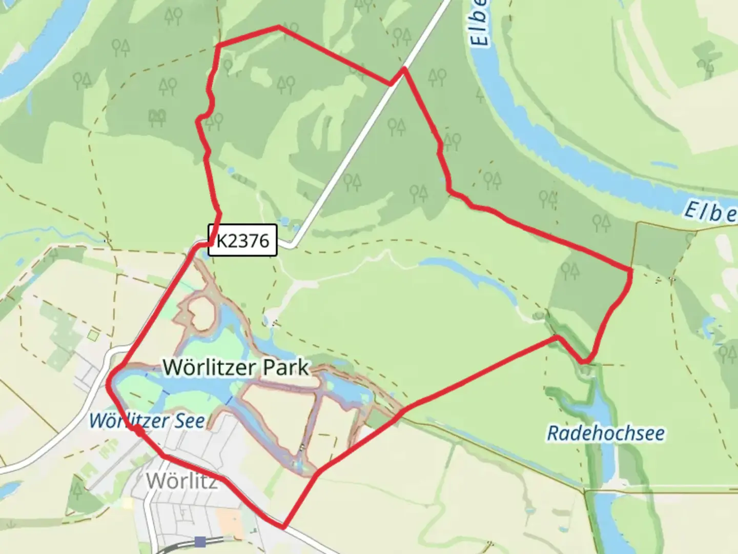 An image depicting the trail Woerlitzer See via Wildebergweg and its surrounding area.