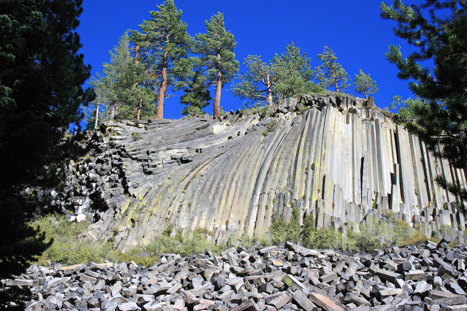 An image depicting the trail Columns of the Giants NRT Trail and its surrounding area.