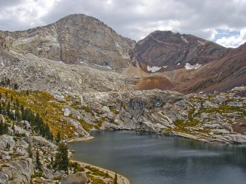 An image depicting the trail Mermaid Lake via Florence Lake Trail and its surrounding area.