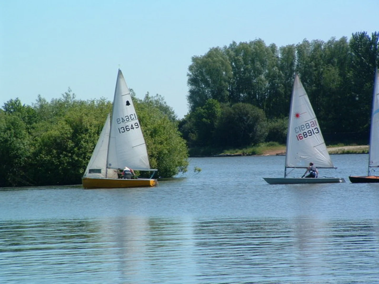 An image depicting the trail Kingsbury Water Park, Bodymoor Heath Water and Hemlingford Water Loop and its surrounding area.