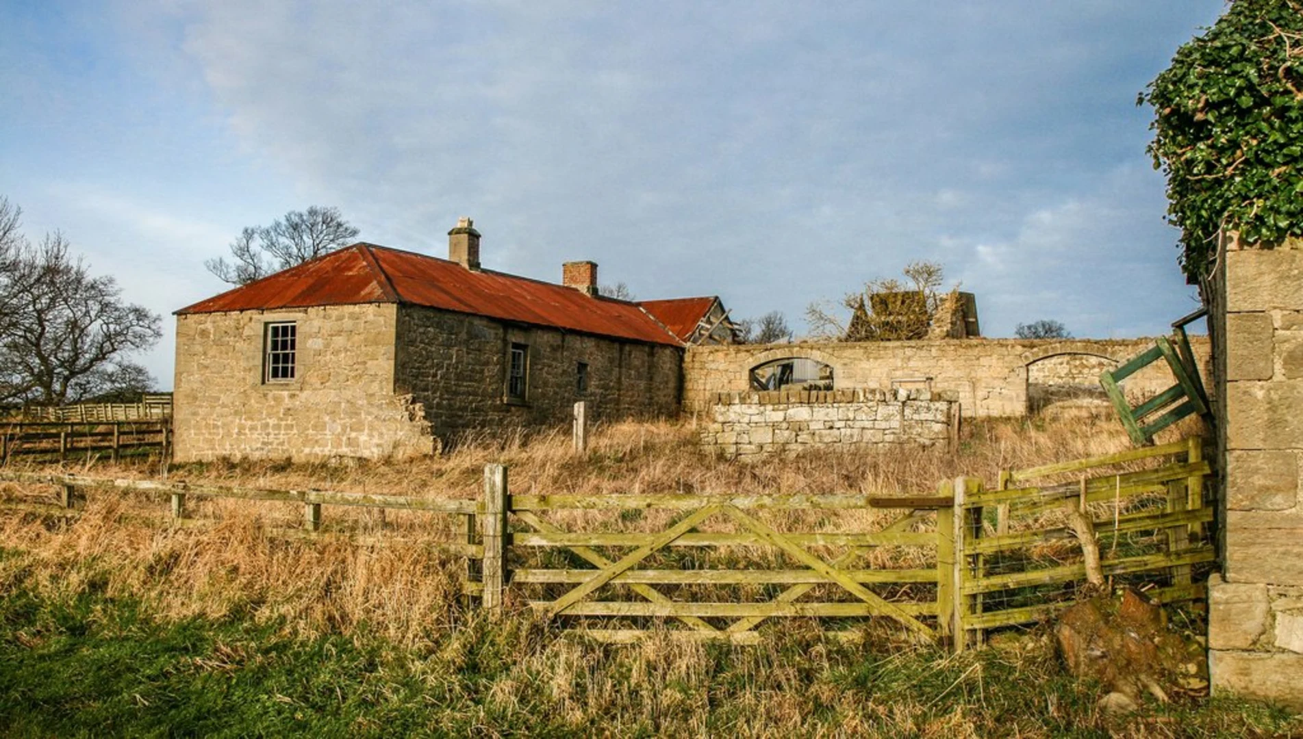 An image depicting the trail Alnwick to Bolton Loop via Hulne Park and its surrounding area.