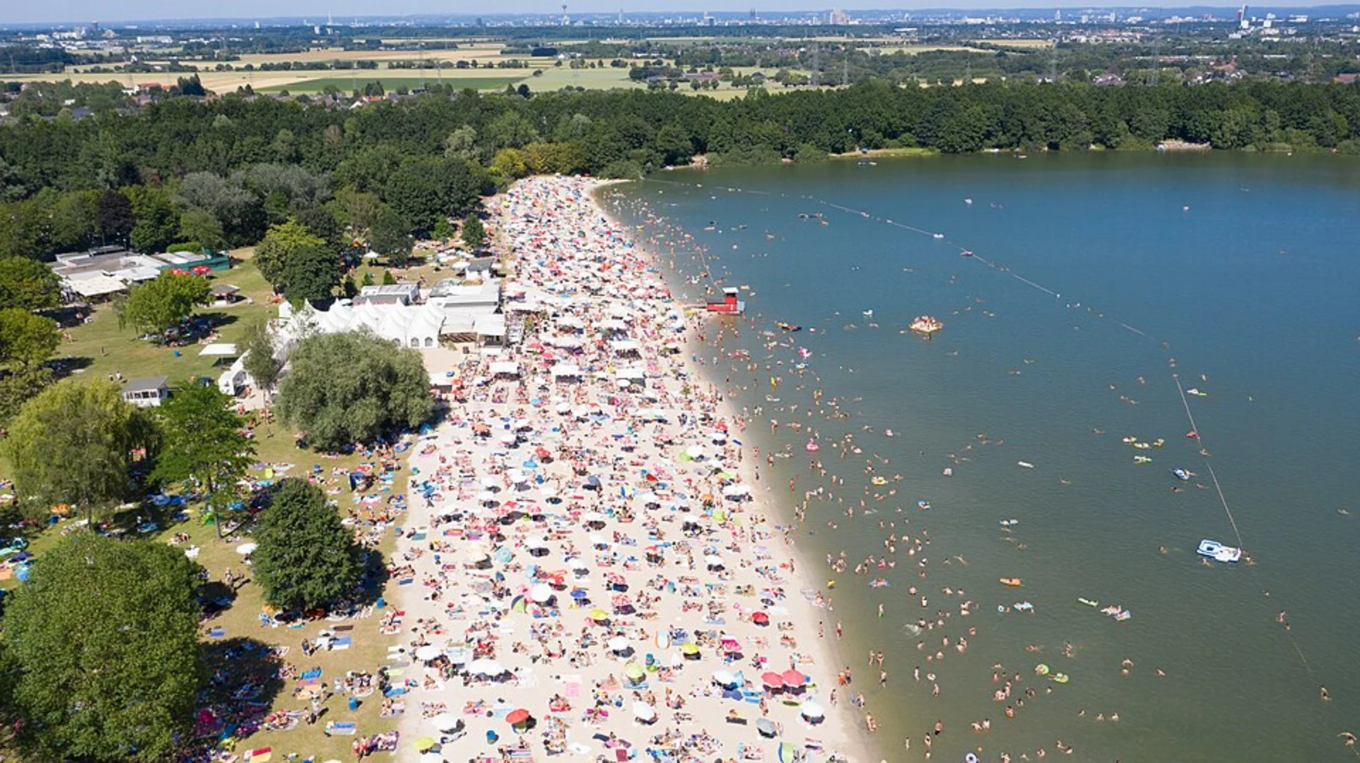 An image depicting the trail Otto-Maigler-See and NSG Waldseenbereich Theresia Loop via Otto Maigler Runde and its surrounding area.