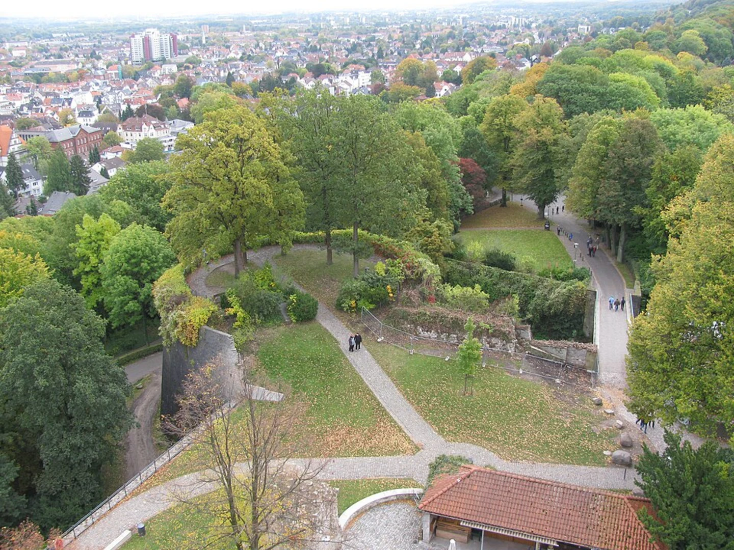 An image depicting the trail Bielefeld to Oerlinghausen Walk via Promenade and its surrounding area.