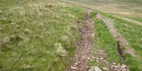 An image depicting the trail Bowderdale and the Calf and its surrounding area.