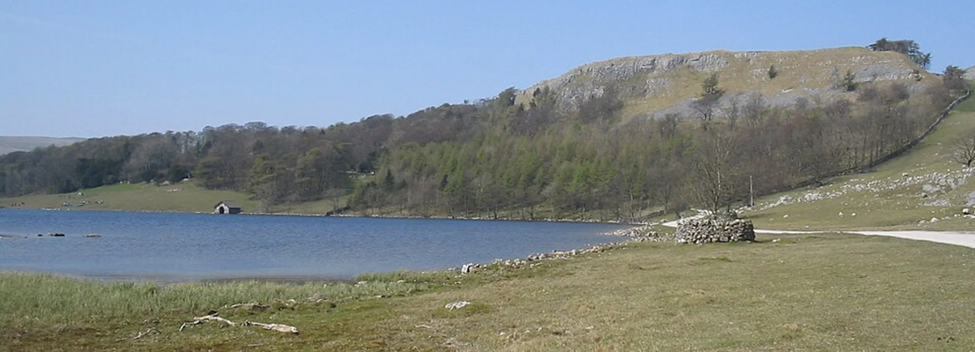 An image depicting the trail Malham Cove and Malham Tarn Loop Walk and its surrounding area.