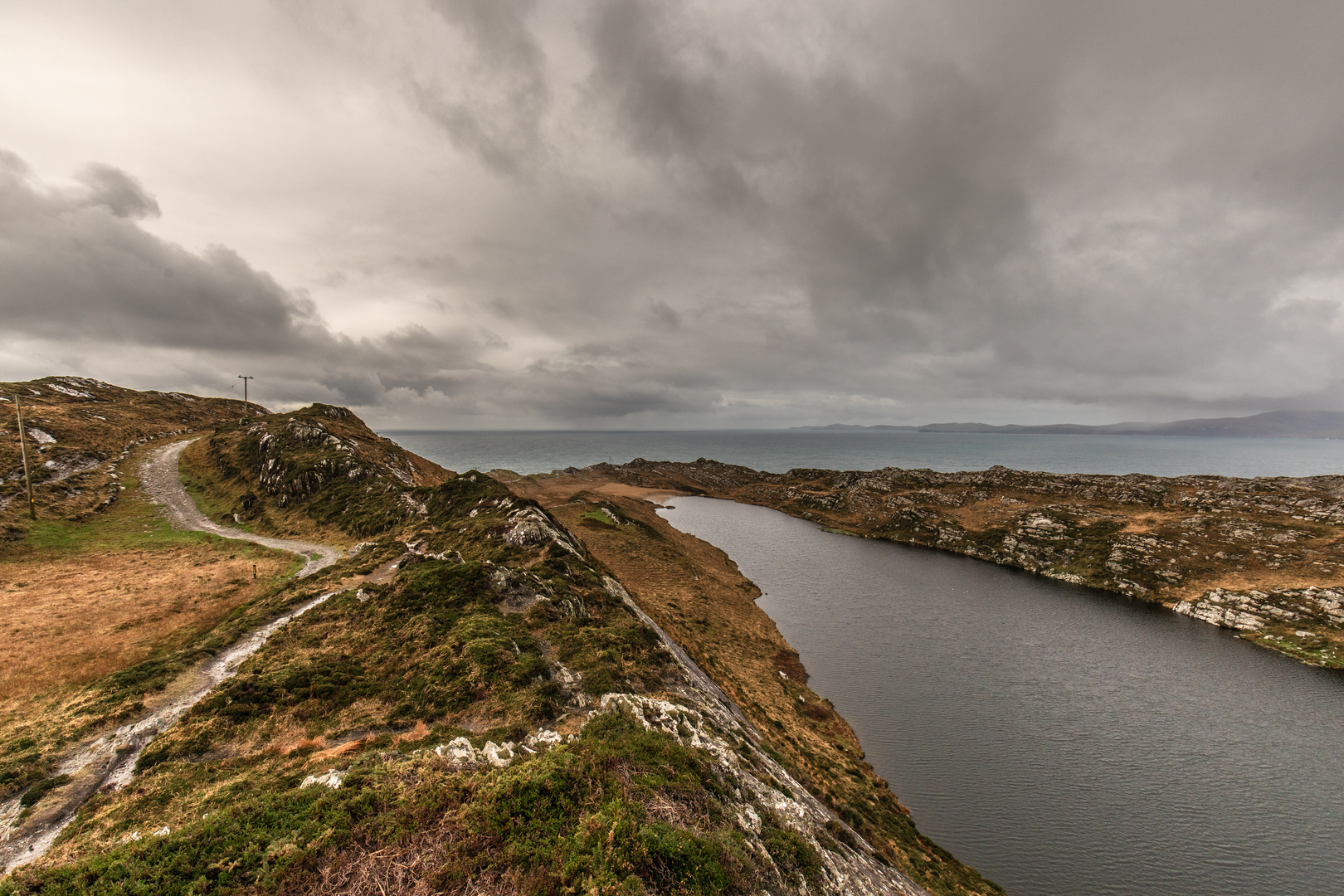 An image depicting the trail Mealagh Woods Loop and its surrounding area.