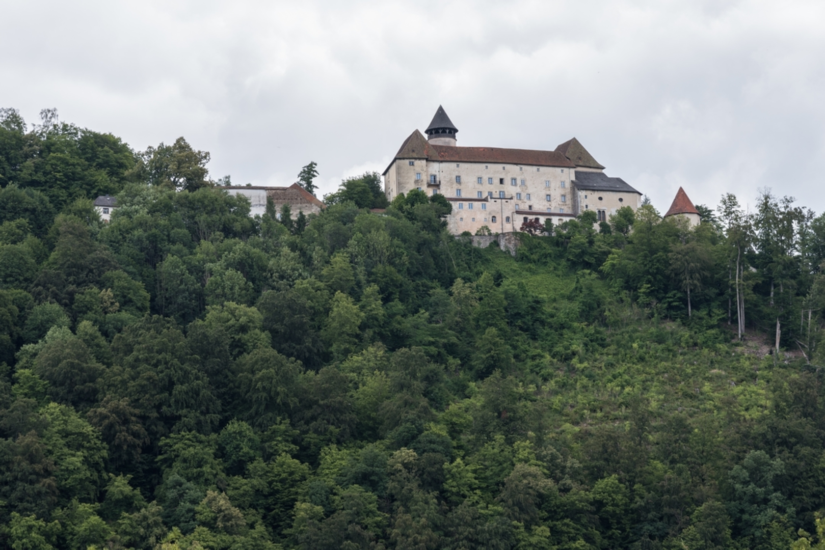 An image depicting the trail Vichtenstein Fuchsenlochweg Trail and its surrounding area.