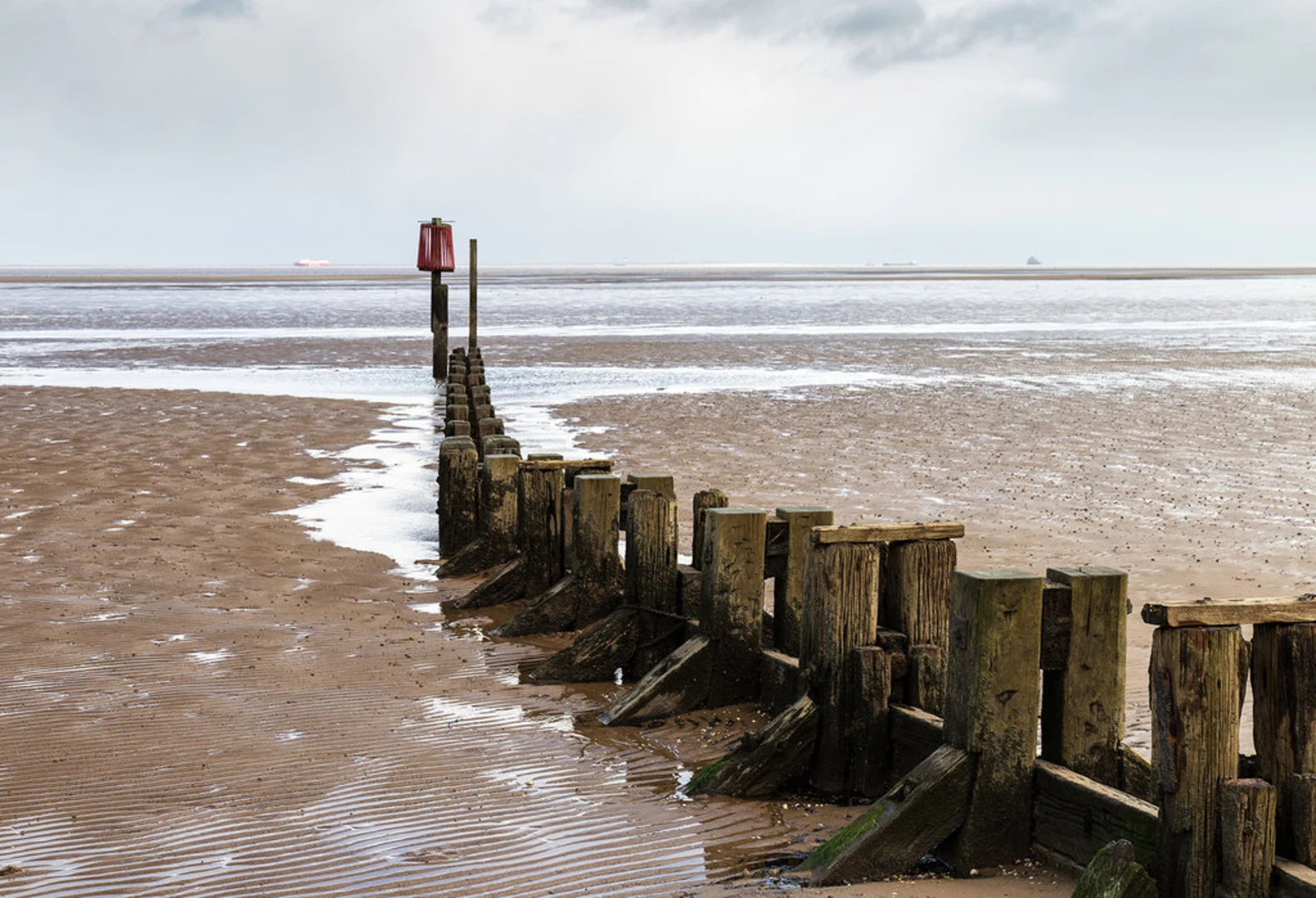 An image depicting the trail Hove Lawns via Monarch's Way and its surrounding area.