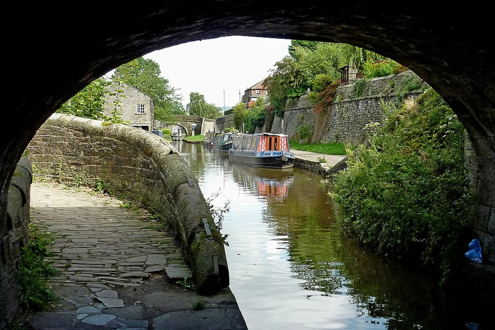 An image depicting the trail Marple to Whaley Bridge Walk and its surrounding area.