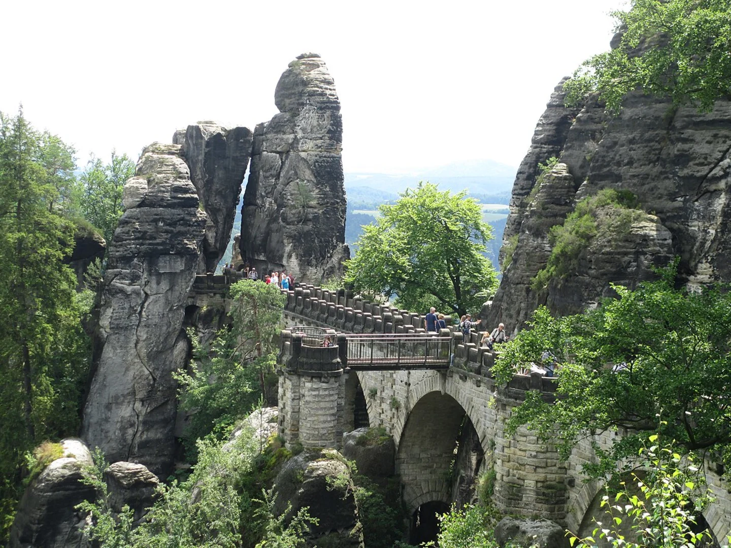 An image depicting the trail Bastei and Lindenstraße Loop and its surrounding area.