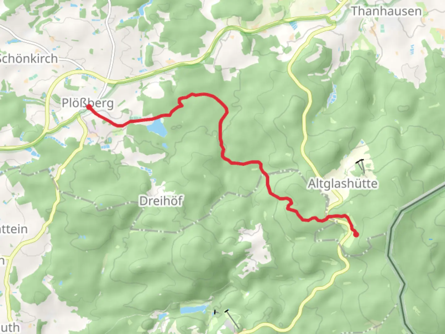 An image depicting the trail Silberhuette to Ploessberg via Grossser Weiher and Buchnerweg and its surrounding area.