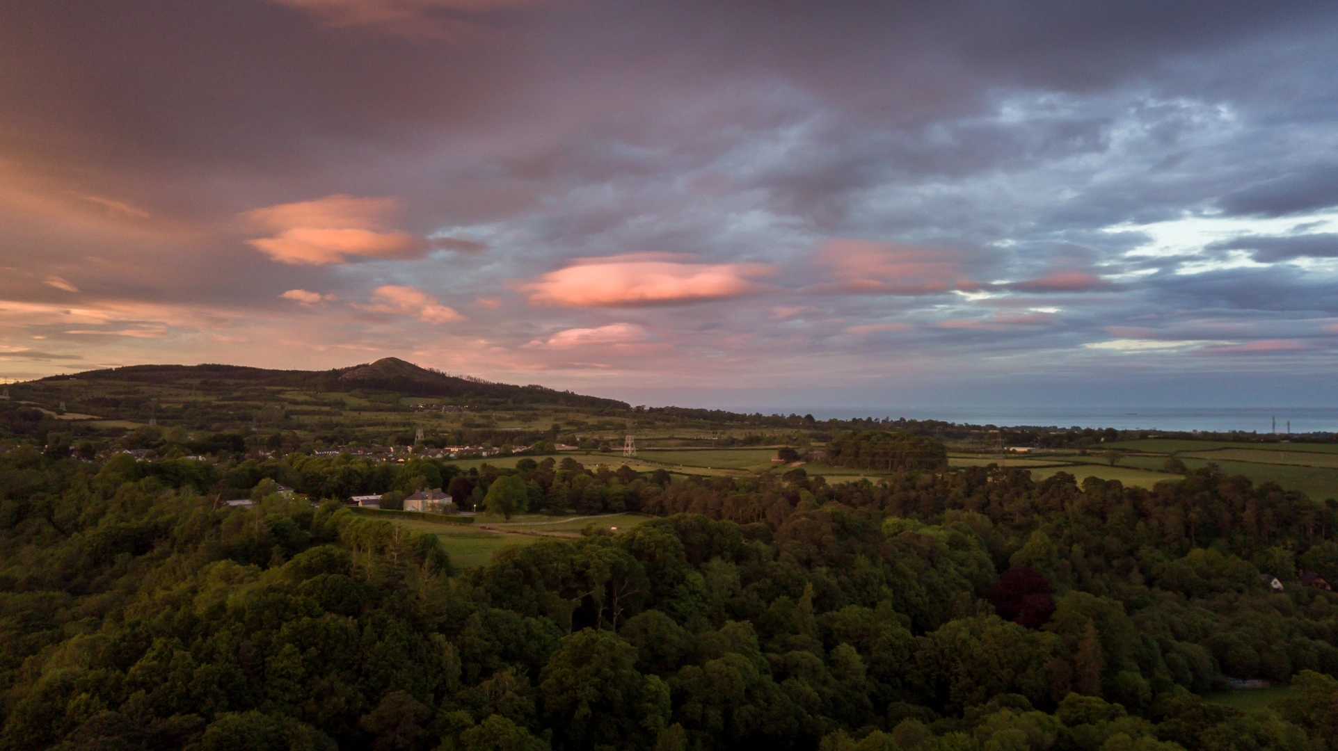 An image depicting the trail Barnaslingan and Carrickgollogan Loop and its surrounding area.