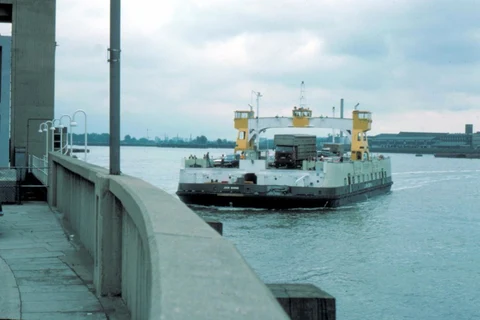 An image depicting the trail Stratford to Woolwich Walk and its surrounding area.