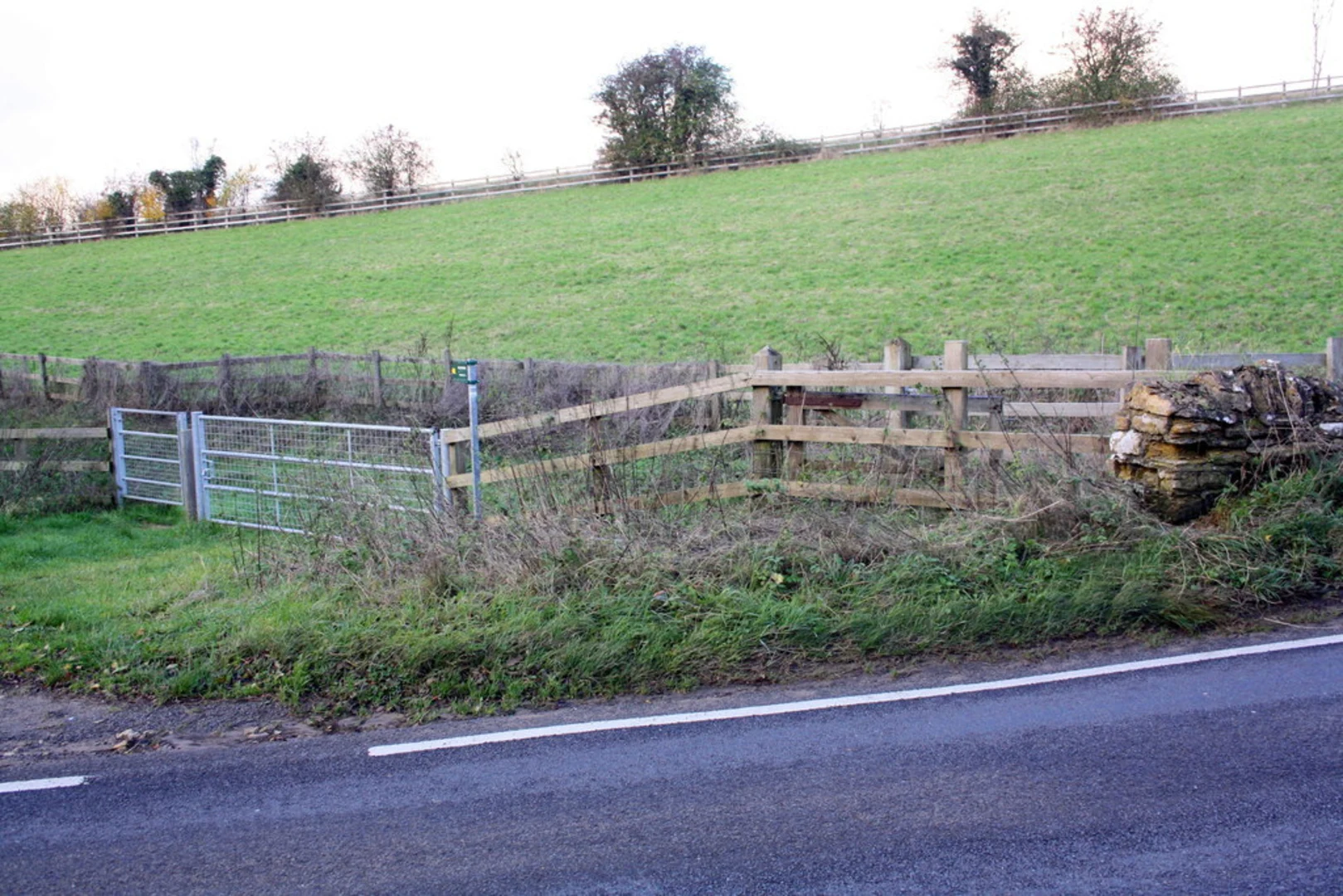 An image depicting the trail Banbury Hill Circular Walk and its surrounding area.