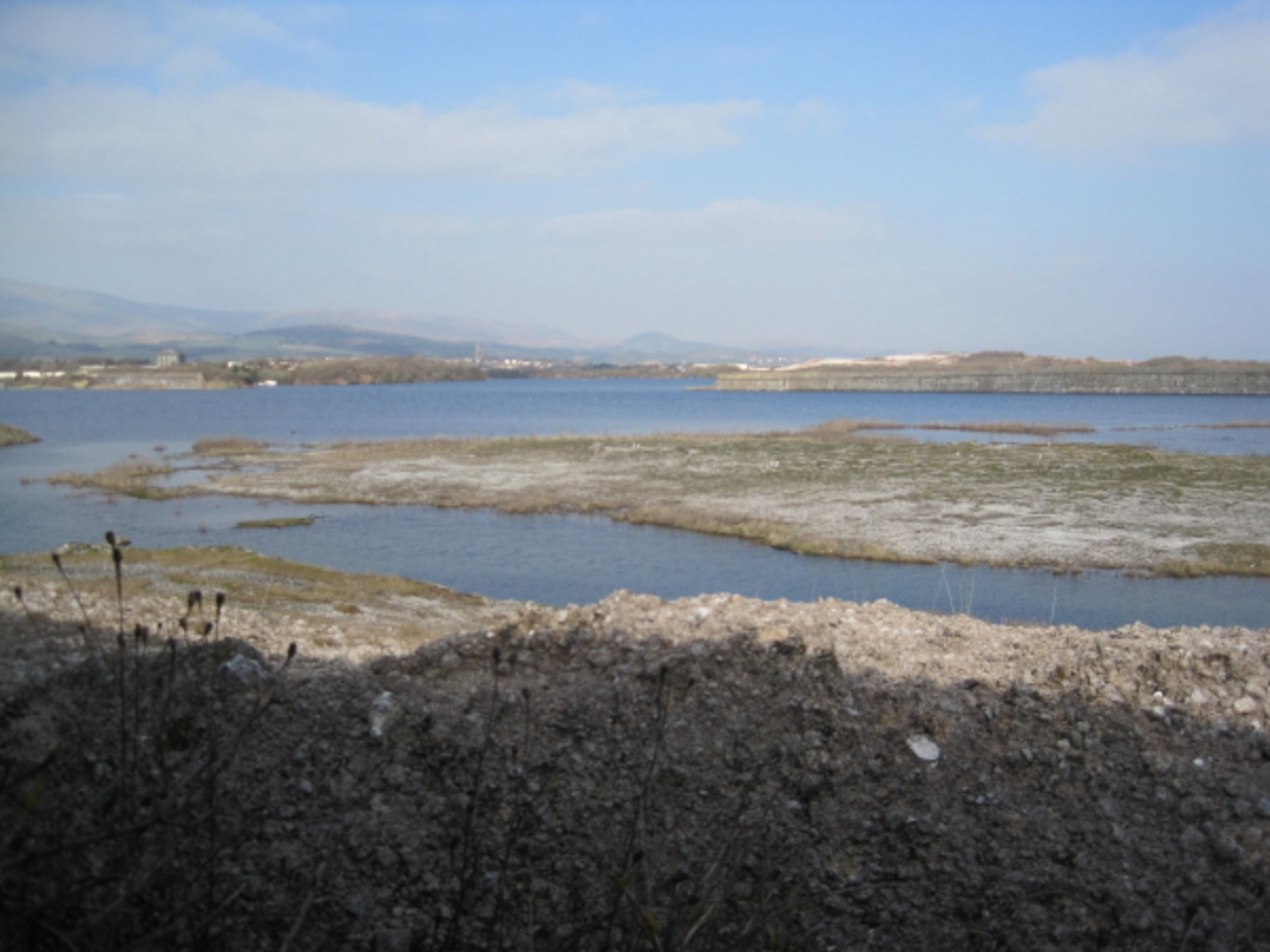 An image depicting the trail Hodbarrow Lagoon Loop and its surrounding area.