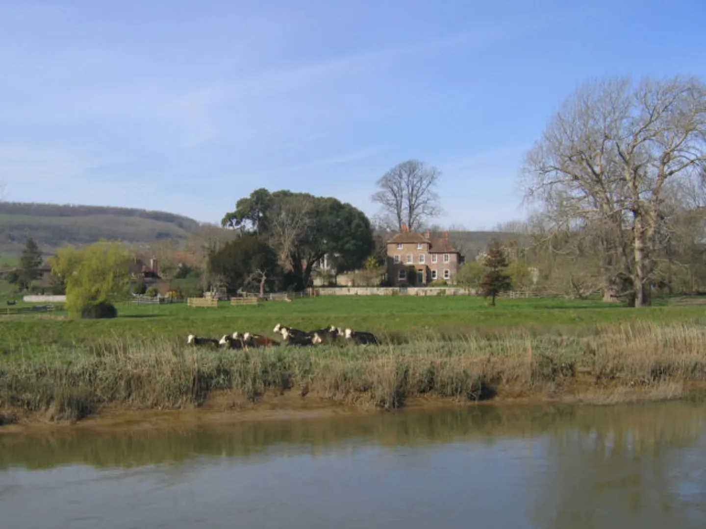 An image depicting the trail Swanbourne Lake and South Stoke and its surrounding area.