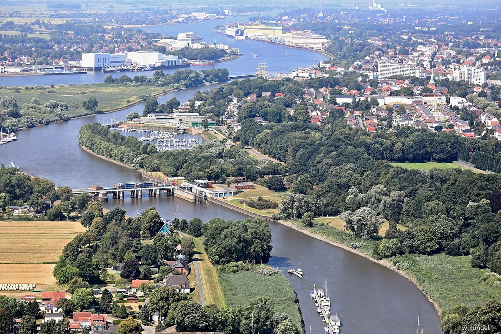 An image depicting the trail Bremen-Burg to Lesumsperrwerk Loop via River Lesum and its surrounding area.